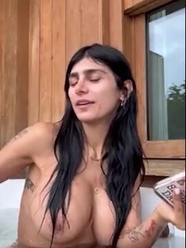 Mia Khalifa Onlyfans Video – Livestream Masturbating In Bathtub