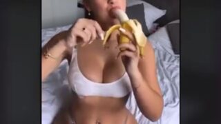 Xeniahelenaa Banana Blowjob OnlyFans Video Leaked